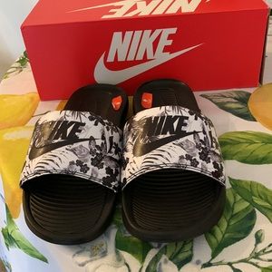 NIKE SLIDES size 8 woman’s NWT